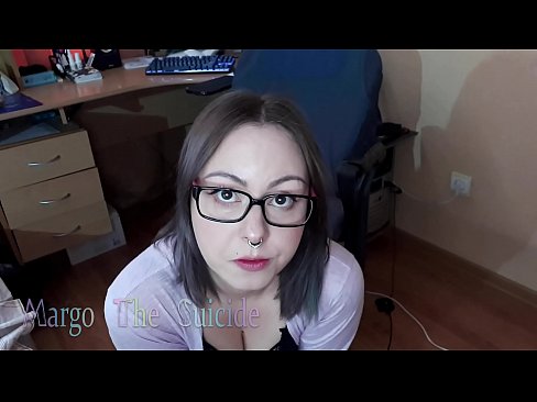 ❤️ Сексуальна дівчина в окулярах глибоко відсмоктує дилдо на камеру ❤️❌ Красиве порно у нас ❌